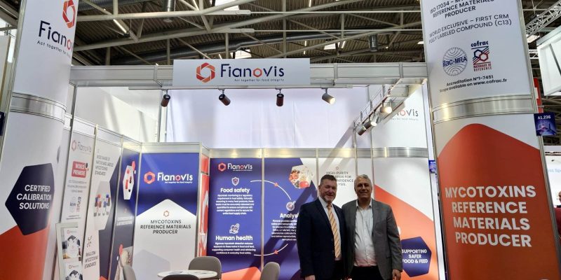 fianovis-booth-analytica